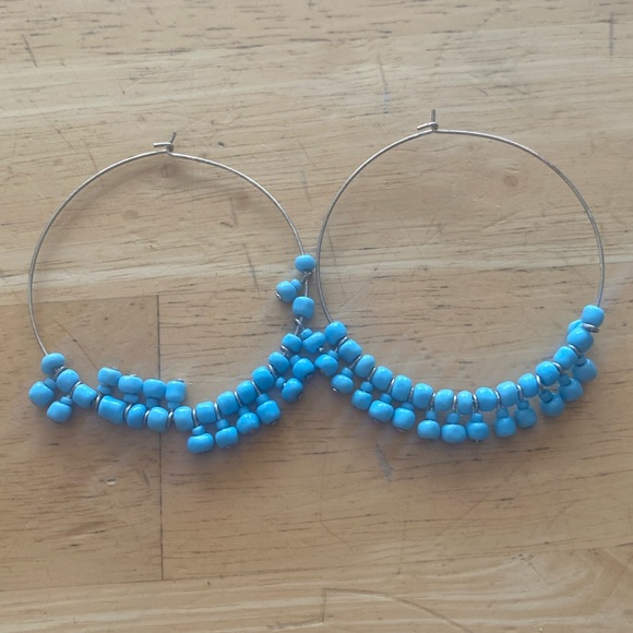 Turquoise colored beaded hoop earrings. Very lightweight - Picture 6 of 6